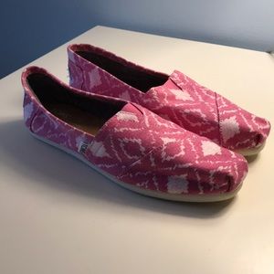 Pink canvas Toms